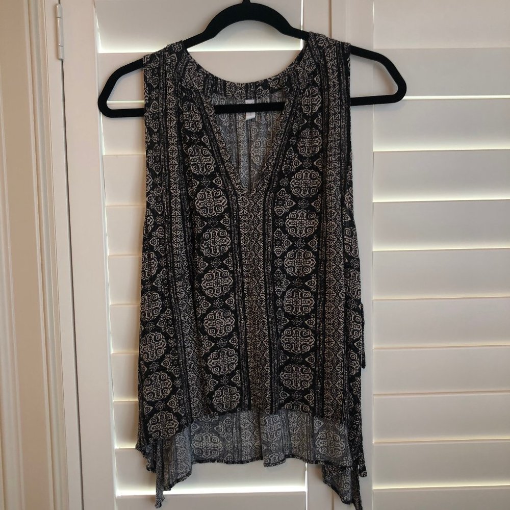 Black and White Pattern Top